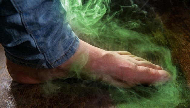 چرا پا بوی بد می‌گیرد؟ بررسی دلایل اصلی بوی بد پا -راهکارهای قطعی برای از بین بردن بوی پا، پیشگیری از عفونت‌های قارچی و باکتریایی و داشتن پاهایی سالم، خوشبو و راحت.